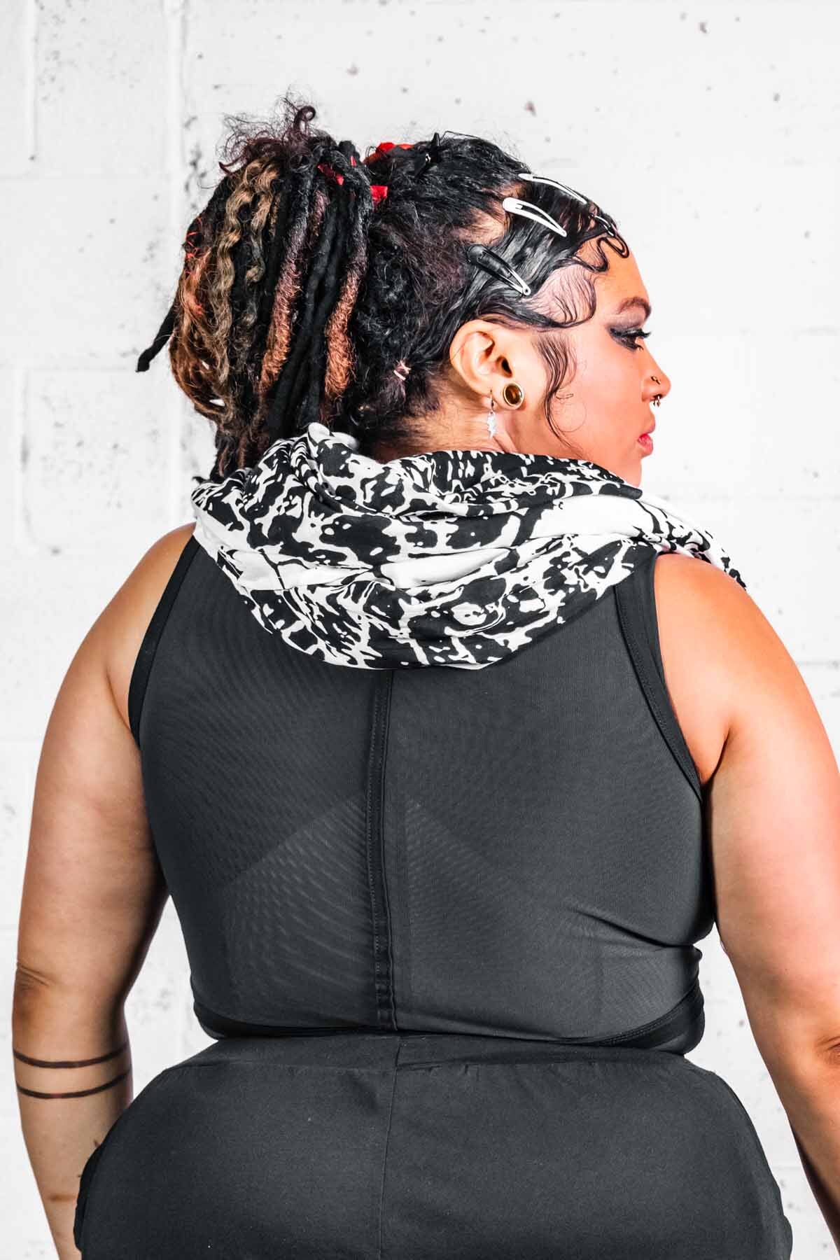 Five and Diamond Oversize Playa Scarf - white/black rayon